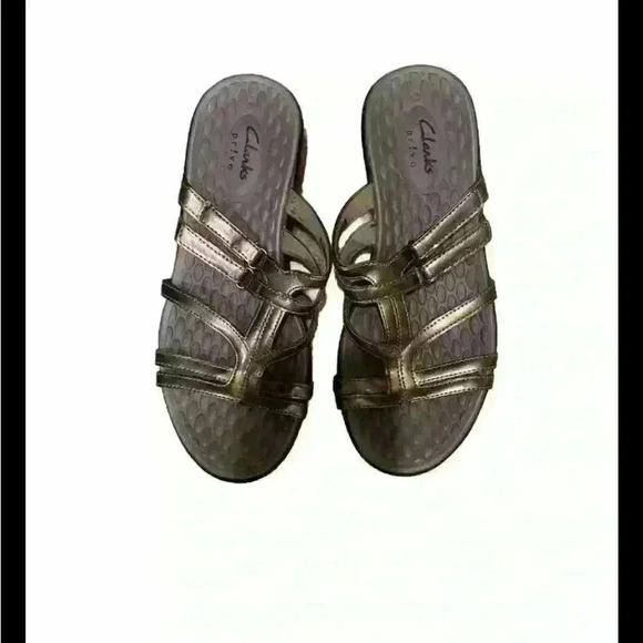 Clarks Lexi Marigold Metallic 7.7 M with adjustable straps - Picture 1 of 3